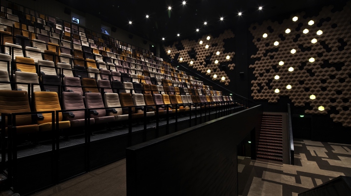25_Pixel-Box-Cinema-by-One-Plus-Partnership-Wuhan-China-07.jpg