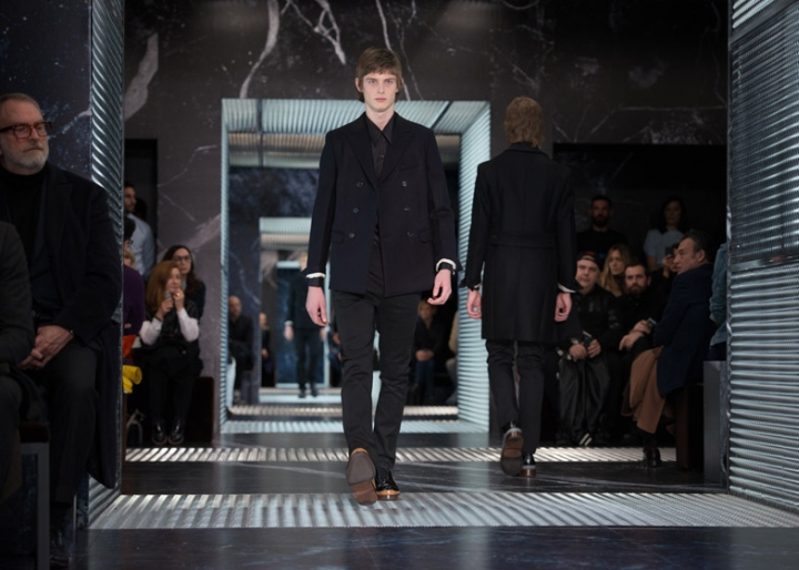 18_Prada-catwalk-installation-by-OMA-Milan-Italy-06.jpg