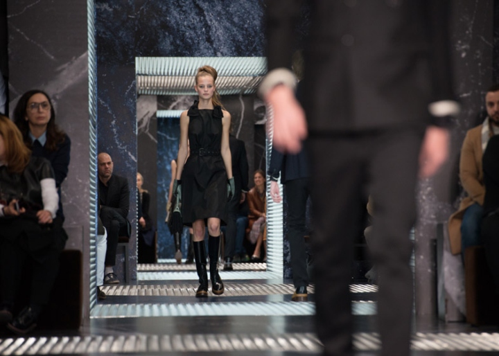 23_Prada-catwalk-installation-by-OMA-Milan-Italy-07.jpg