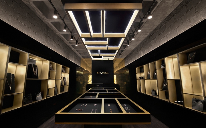 28_Maria-Salinas-branding-by-Anagrama-17.jpg