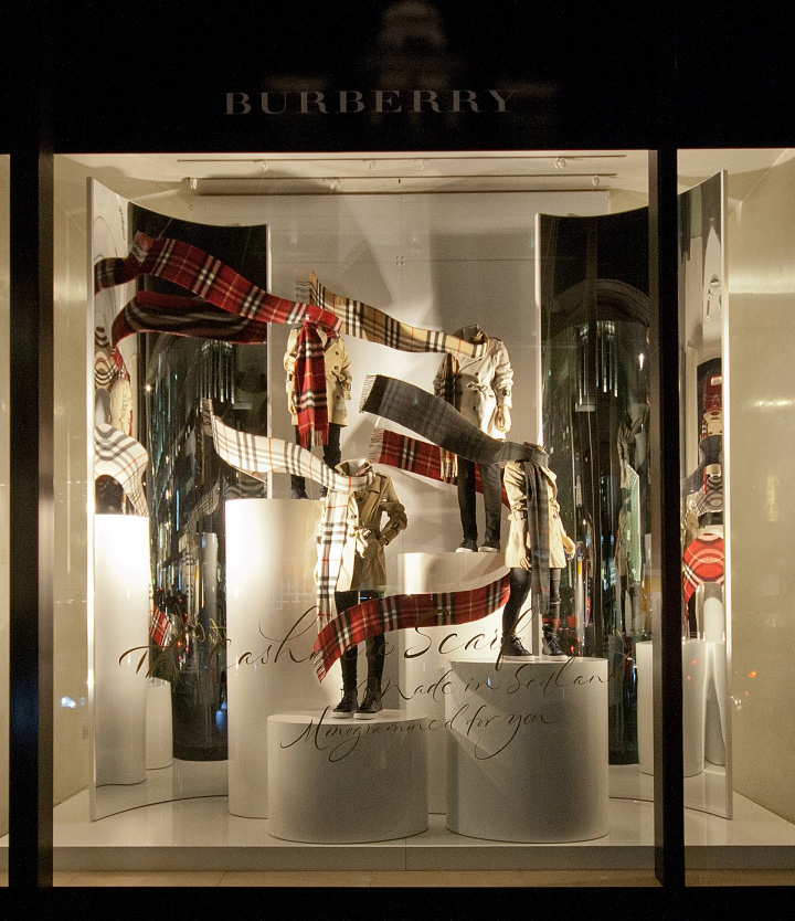 23_Burberry-windows-2015-Fall-London-UK-09.jpg