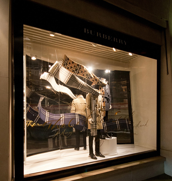 28_Burberry-windows-2015-Fall-London-UK-04.jpg
