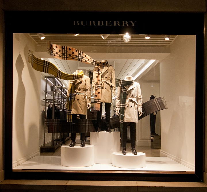 29_Burberry-windows-2015-Fall-London-UK-03.jpg