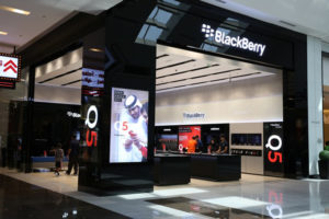 8_BlackBerry-flagship-store-by-Pope-Wainwright-Dubai-United-Arab-Emirates-300x200.jpg