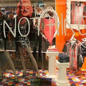 22_Desigual-windows-2013-Autumn-Budapest-300x300.jpg