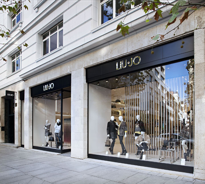 28_LIU-JO-store-by-Christopher-Goldman-Ward-Madrid-Spain-18-.jpg