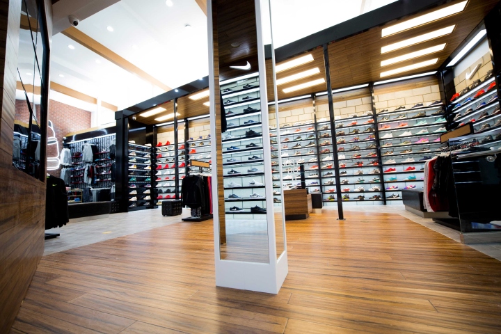 8_Shoe-Palace-by-Double-Europe-Los-Angeles-California.jpg