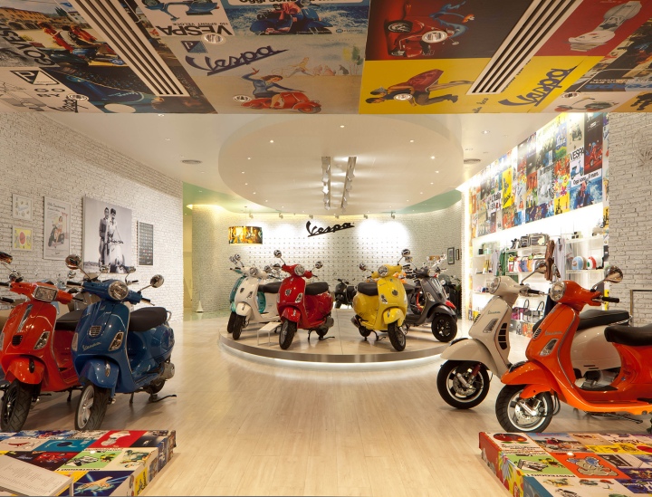 32_Vespa-Gallery-by-Supermachine-Studio-Bangkok-Thailand-02.jpg