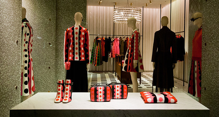 22_Valentino-windows-2014-Fall-Milan-Italy-06-.jpg