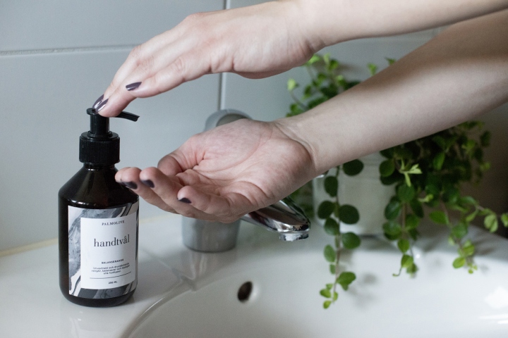 28_Palmolive-identity-packaging-by-Liza-Pedersen-Michelle-Nilsson-Malin-Algothsson-Joakim-Tiden-06.jpg