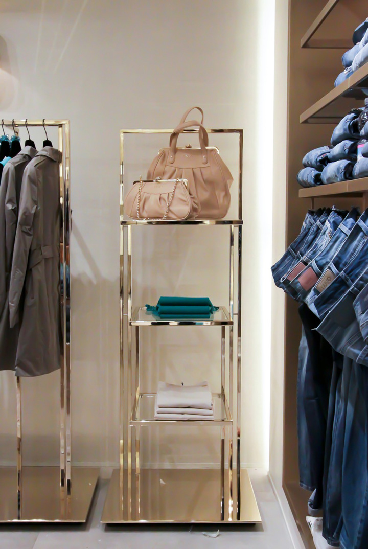 30_LIU-JO-store-Christopher-Goldman-Ward-Reggio-Emilia-Italy-08.jpg