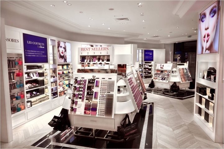 8_Etam-Push-Up-Your-Beauty-Stores-by-Retail-Access-France.jpg