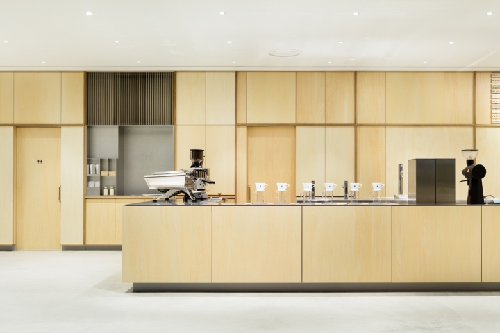 26_Blue-Bottle-Coffee-Roppoingi-by-Schemata-Architects-Tokyo-Japan-03.jpg