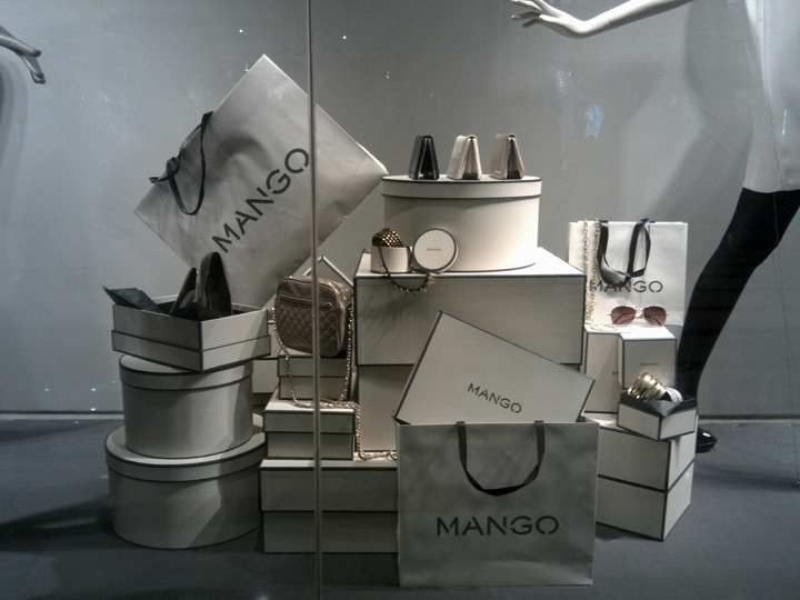 12_Mango-windows-Jakarta-05.jpg