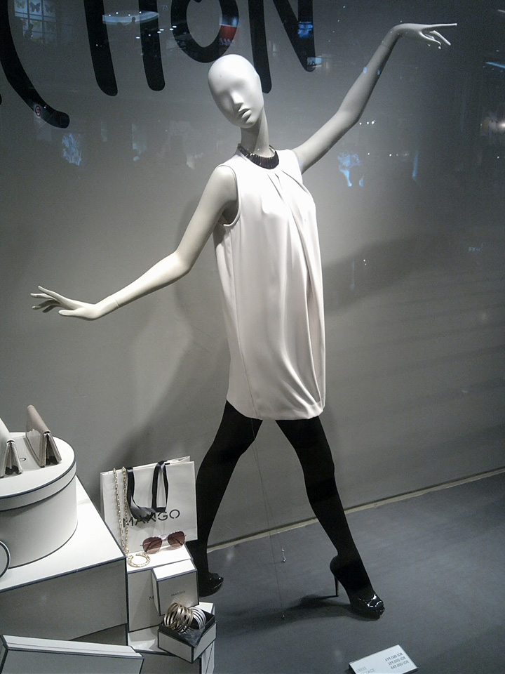 15_Mango-windows-Jakarta-02.jpg