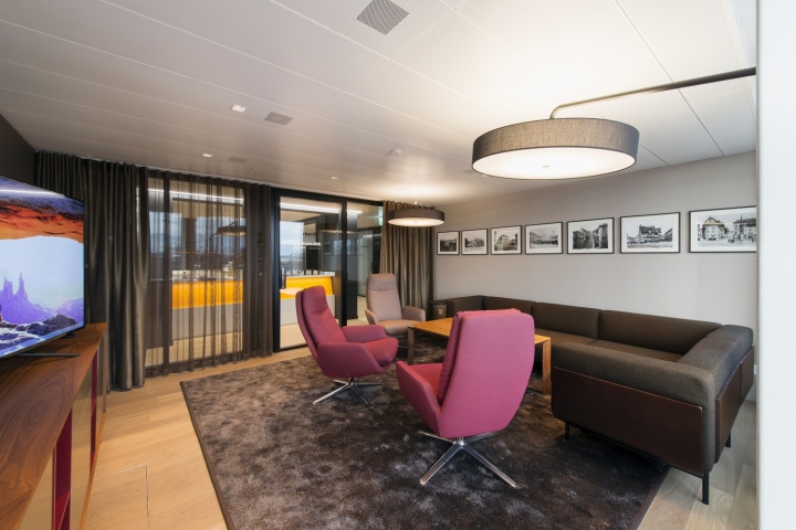 92_PwC-Switzerland_Basel-Office-by-Evolution-Design-Basel-Switzerland38-(1).jpg