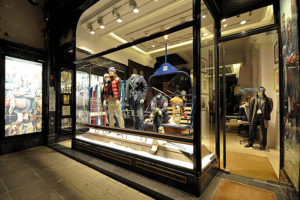 6_Tommy-Hilfiger-Christmas-windows-2012-Vienna-300x200.jpg