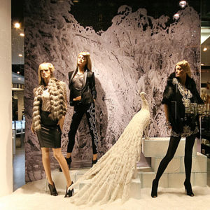 19_Guess-windows-2013-Winter-London-300x300.jpg