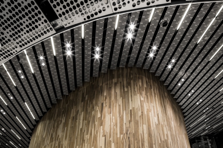 16_PURE-metal-ceiling-for-ENTEL-Headquarters-Santiago-Chile-02.jpg