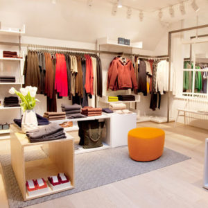 23_COS-boutique-Amsterdam-300x300.jpg