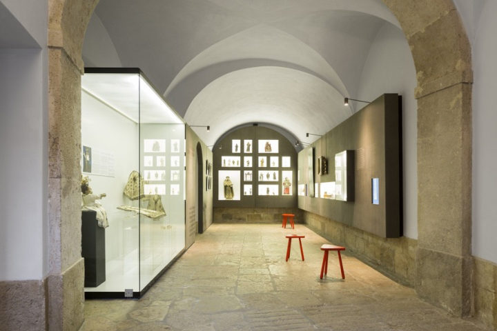 0_Santo-Antonio-Museum-by-Site-Specific-Arquitectura-P-06-ATELIER-Lisboa-Portugal-720x480.jpg