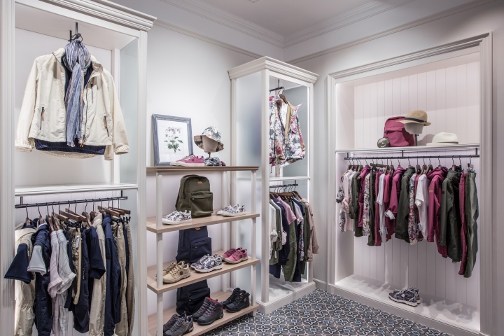 34_AIGLE-store-by-Free-Think-Design-Ltd-Gideon-Day-Hong-Kong-04.jpg