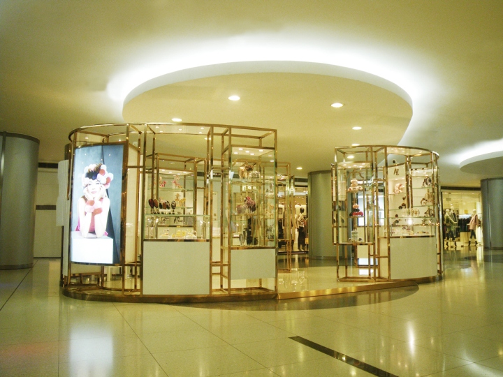 16_Alexandre-Zouari-Pop-up-Store-by-ORANGE-design-Beijing-China-02.jpg