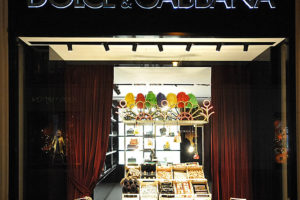 7_Dolce-Gabbana-Christmas-windows-2012-Vienna-300x200.jpg