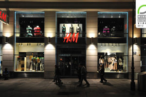 7_H-M-window-displays-Autumn-2012-Vienna-300x200.jpg