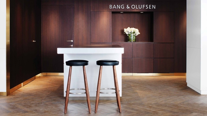 19_Bang-Olufsen-flagship-store-by-Johannes-Torpe-Studios-Copenhagen-Sweden-08.jpg