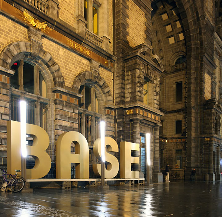 23_BASE-Flagship-Store-by-Creneau-International-08.jpg