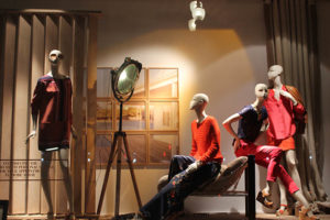 6_Massimo-Dutti-window-displays-2012-London-300x200.jpg