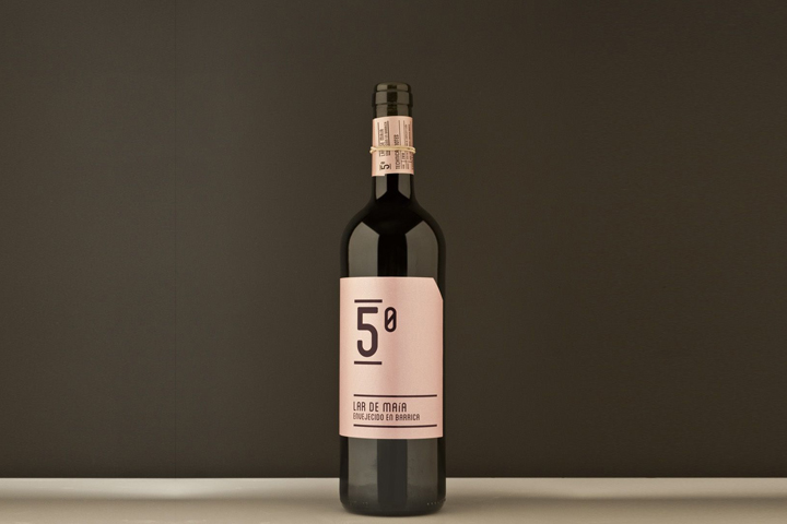 17_Lar-de-Maia-wine-packaging-by-Javier-Garduno-Estudio-de-Diseno-02.jpg