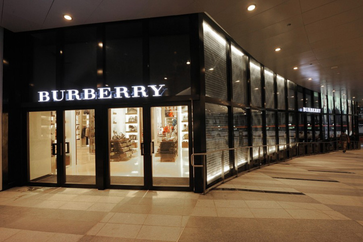 21_Burberry-store-Singapore-06.jpg