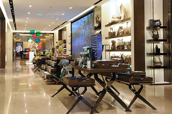 18_Burberry-flagship-store-Beijing-04.jpg