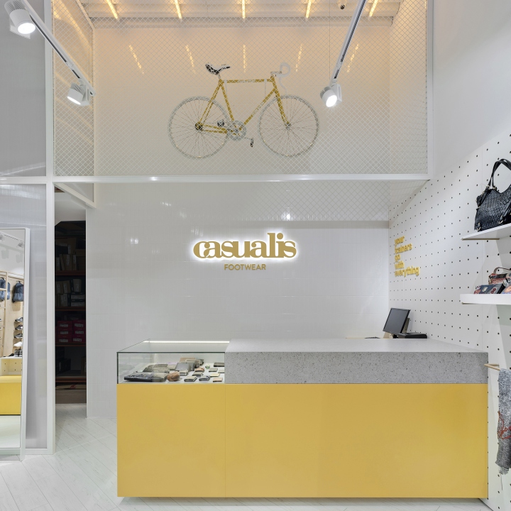 25_CASUALIS-Footwear-store-by-Manuel-Garcia-Asociados-San-Javier-Spain-04.jpg