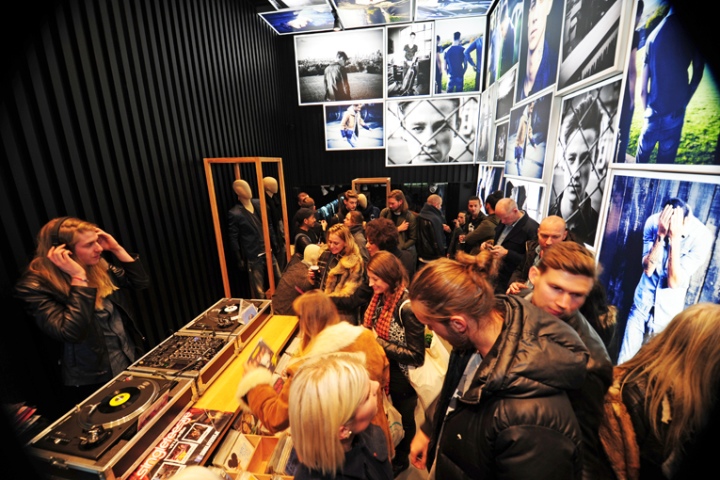 18_Chasin-flagship-store-by-The-Invisible-Party-Amsterdam-Netherlands-05.jpg