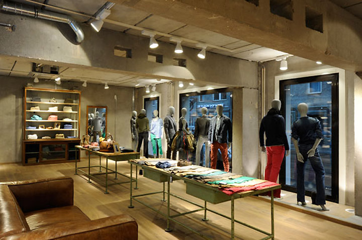 17_Closed-by-14-oz-flagship-store-Berlin-04.jpg