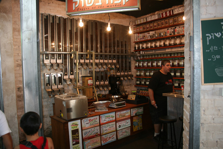 9_Coffee-store-by-Shahar-Katsav-Tel-Aviv.jpg