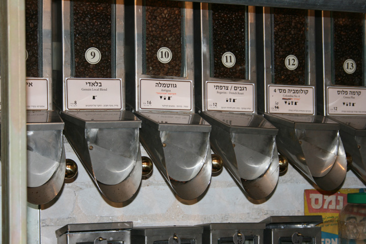 16_Coffee-store-by-Shahar-Katsav-Tel-Aviv-04.jpg