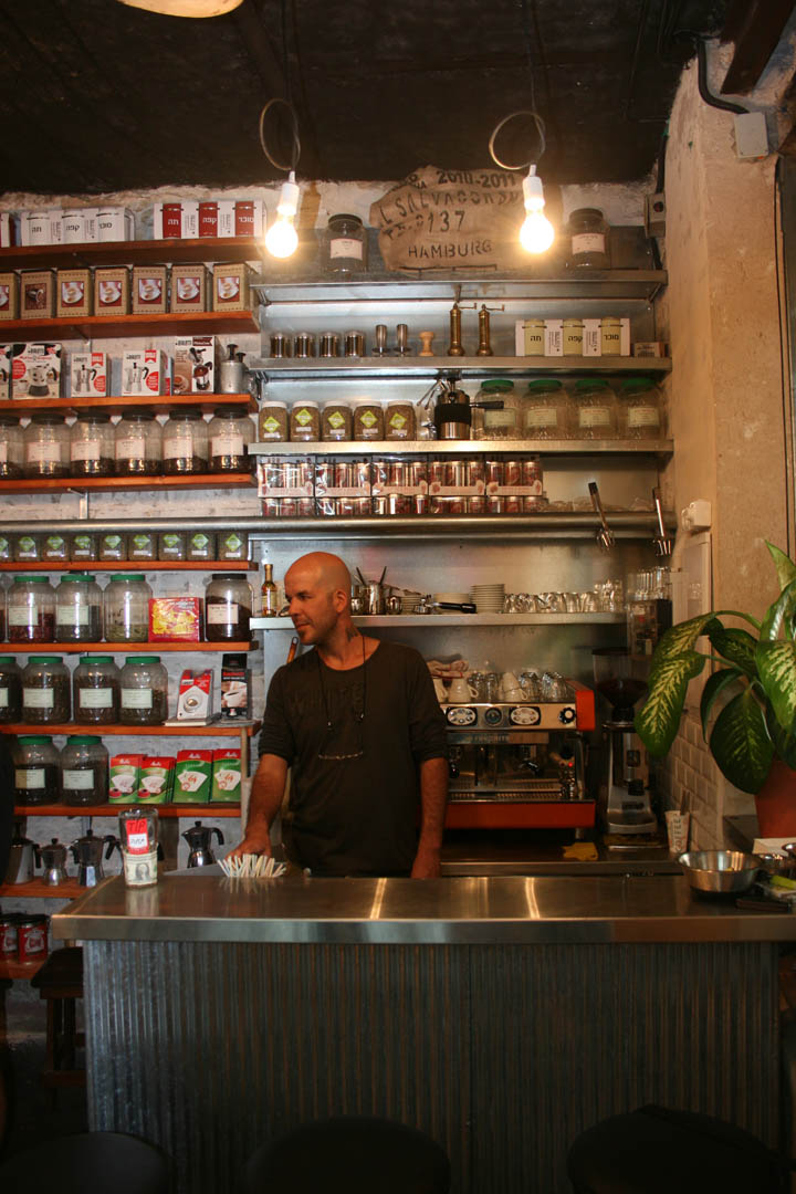 18_Coffee-store-by-Shahar-Katsav-Tel-Aviv-02.jpg