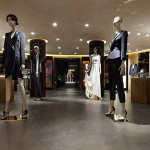 25_Louis-Vuitton-Pop-Up-store-2011-Cannes-300x300.jpg
