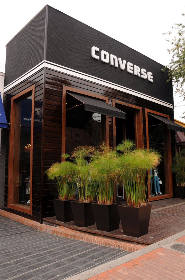 15_Converse-flagship-store-by-Sighinolfi-Group-Bogota-05.jpg