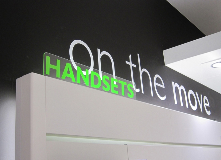 22_Cosmote-mobile-store-by-KVB-Design-Athens-Greece-04.jpg