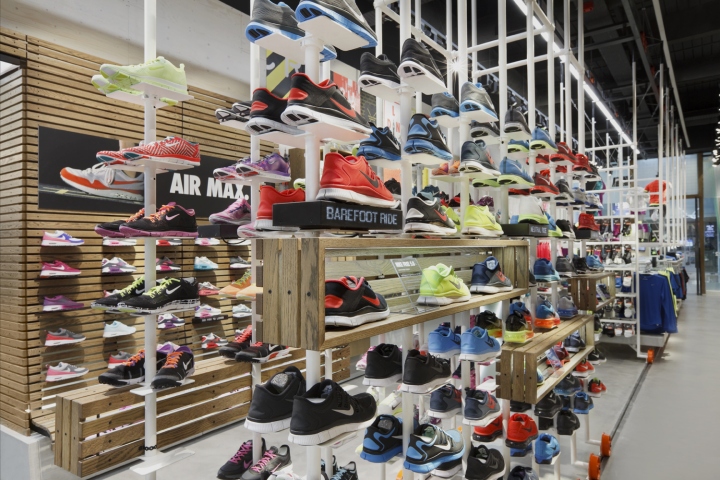 16_Crosstown-Running-Nike-store-by-Bearandbunny-London-UK-05.jpg