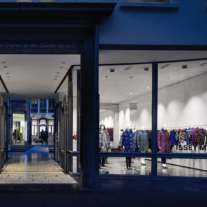 5462_Gustav-Bruynseraede-x-Issey-Miyake-store-lighting-by-Zumtobel-Antwerp-Belgium-300x300.jpg