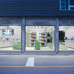 33_Freitag-store-by-Torafu-Architects-01-300x300.png