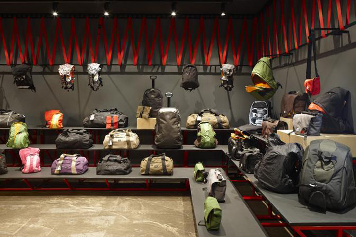 20_Crumpler-store-by-Russell-and-George-Doncaster-03.jpg