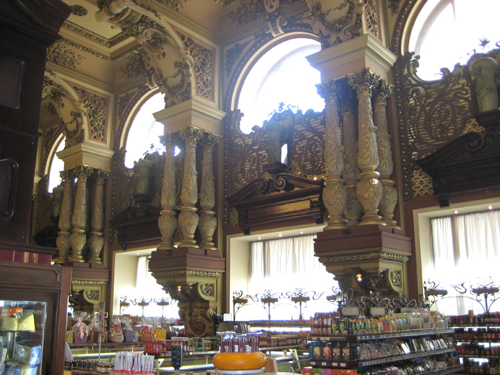 20_Eliseevsky-grocery-store-Moscow-06.jpg