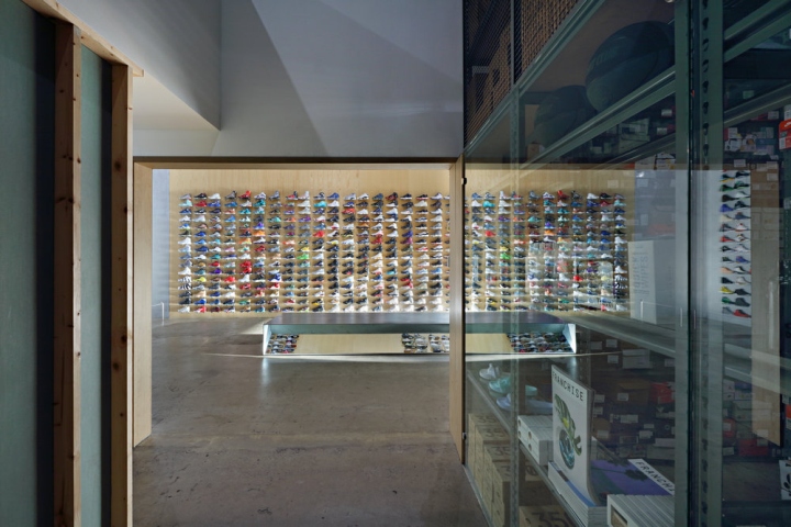 24_Flight-Club-sneaker-store-by-Slade-Architecture-Los-Angeles-California-06.jpg